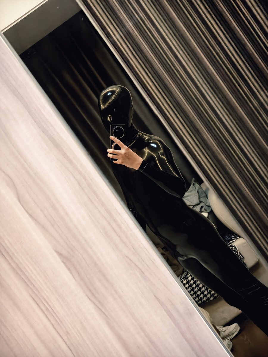 很久没宠幸黑色塑料袋了，感谢亲友的头套袜子😘