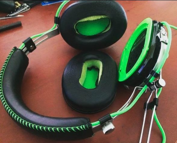 thesoundfix's tweet photo. 🎧 Don’t replace your Razer headphones—repair them! Find replacement ear pads and parts to make them feel brand new again. 🔊✨ 

👉https://t.co/Kb0KSzBdLy 

#razerheadphones #headphoneparts #razeraudio #thesoundfix https://t.co/GVyEVFukpp