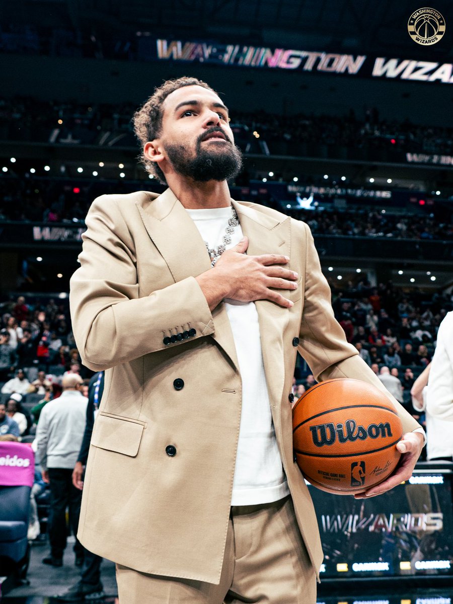 D.C. fam givin' @TheTraeYoung a warm welcome 👏