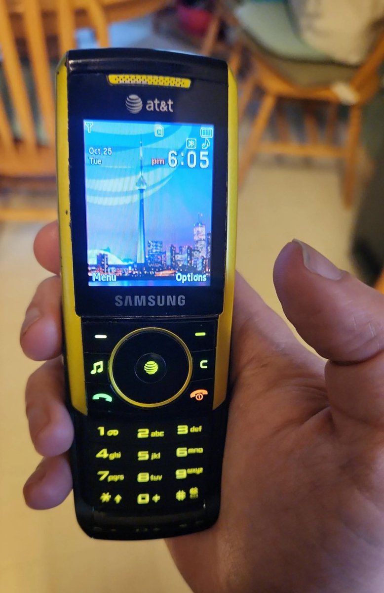michbugly's tweet photo. I miss these phones bad https://t.co/WPPcLZSAFS