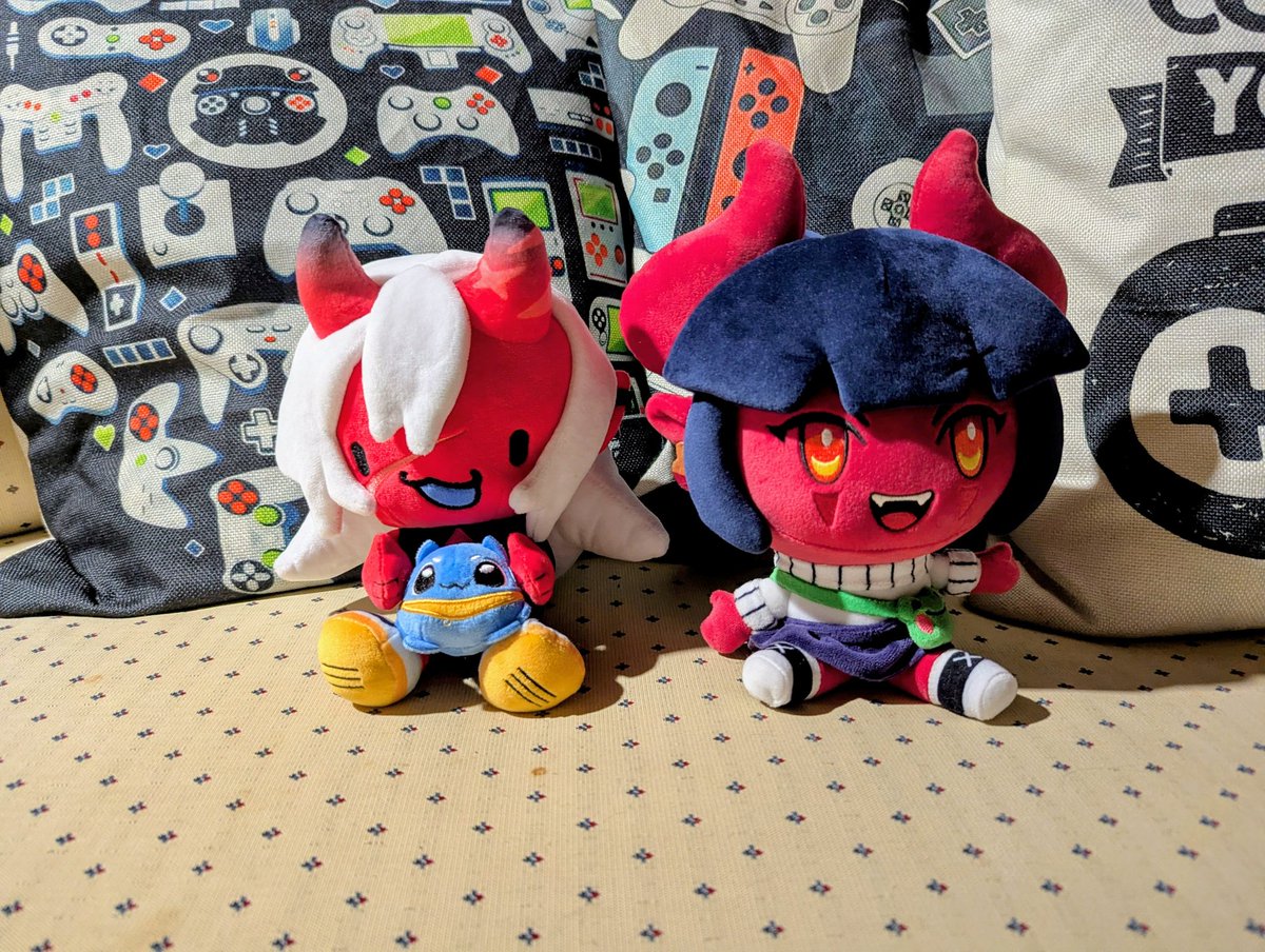 HallMhall48's tweet photo. With the edition of Yocci, I now have two red horned artist plushies!
Just need the @meru_nyaa one to get here and my set will be complete! https://t.co/wgWOYWWq0g