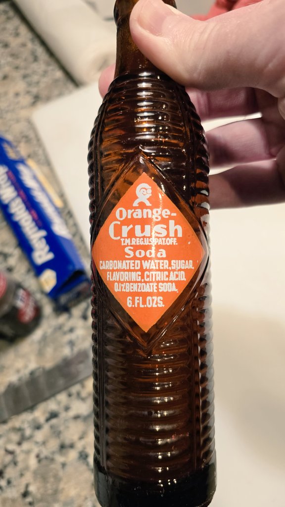 DakHarding's tweet image. Bring any memories back for anyone? Really cool early 1900's Louisville Lexington Epping Orange Crush soda beehive bottle design. Decent condition still and heavy. #Collector