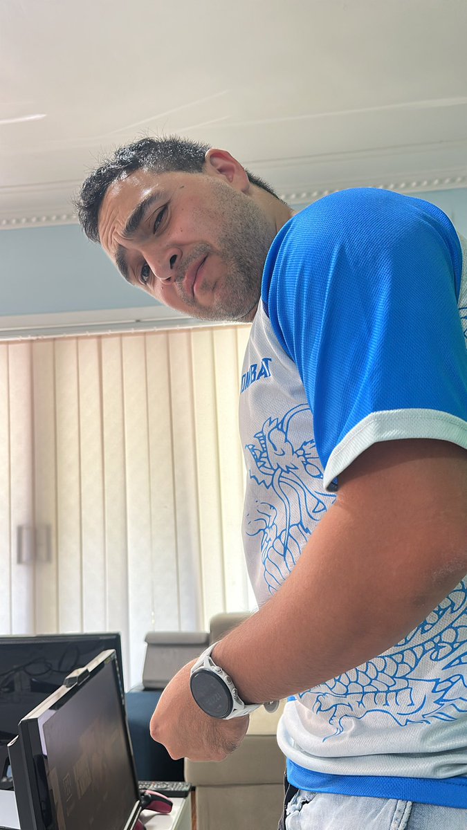 AusKombat tweet media