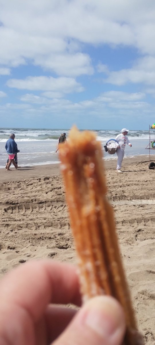 CeIannuzzo's tweet photo. En la playa también, en Villa Gesell 🌊 @churreriaeltopo https://t.co/oYjGiVokqE