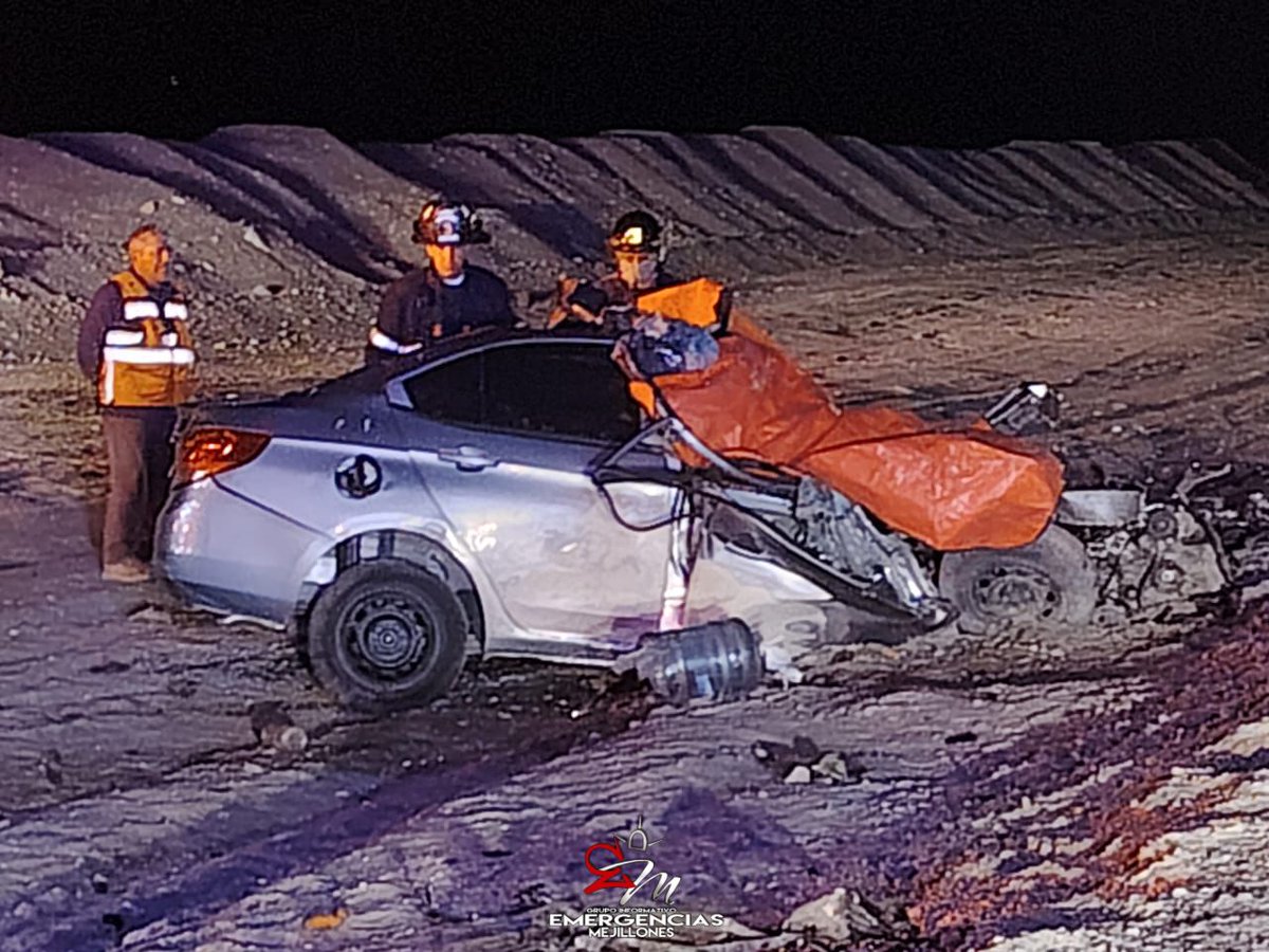 🚨 Noticia en desarrollo | Ruta 1, km 68 aprox., al norte del cruce La Posada, comuna de #Mejillones: Colisión frontal entre bus y vehículo menor deja 5 personas fallecidas.

Tránsito vehicular restringido en el sector. #Antofagasta