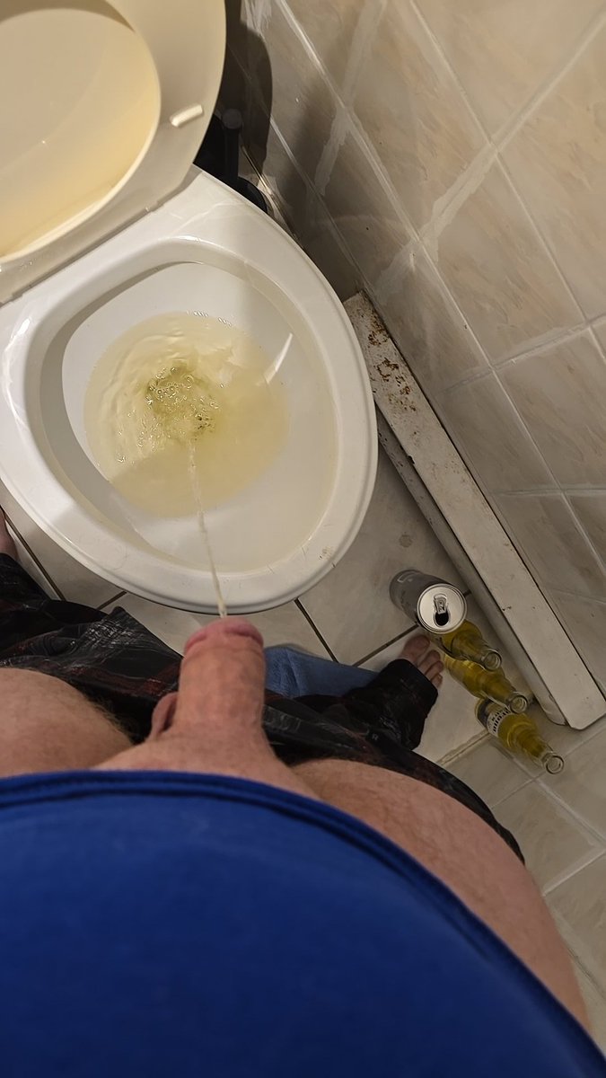 Bored adf at work rn i wanna eat poop and goon