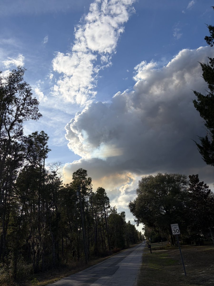 chasingstorms01's tweet image. Cool to see rain clouds forming from the controlled burn they’re doing behind my house lol #flwx