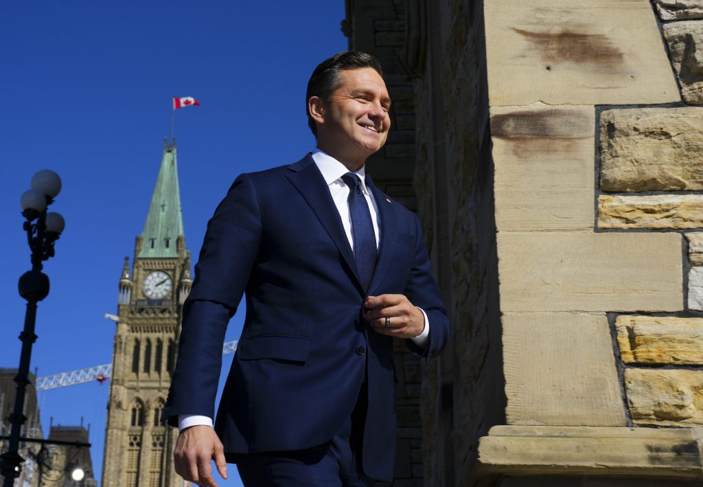 natnewswatch's tweet image. Conservative insiders say Poilievre on track to easily survive leadership review but changes need to challenge Carney, @Marco_Vigliotti reports ipolitics.ca/2026/01/09/con…

Find out more at nationalnewswatch.com