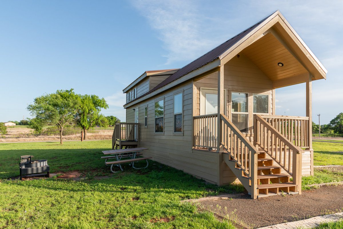 These tiny cabins at Foss are the good kind of simple—cozy wood, front porch charm and zero nonsense. Perfect for fishing, resting and pretending Monday doesn’t exist.

🏡 okstateparks.camp/Foss