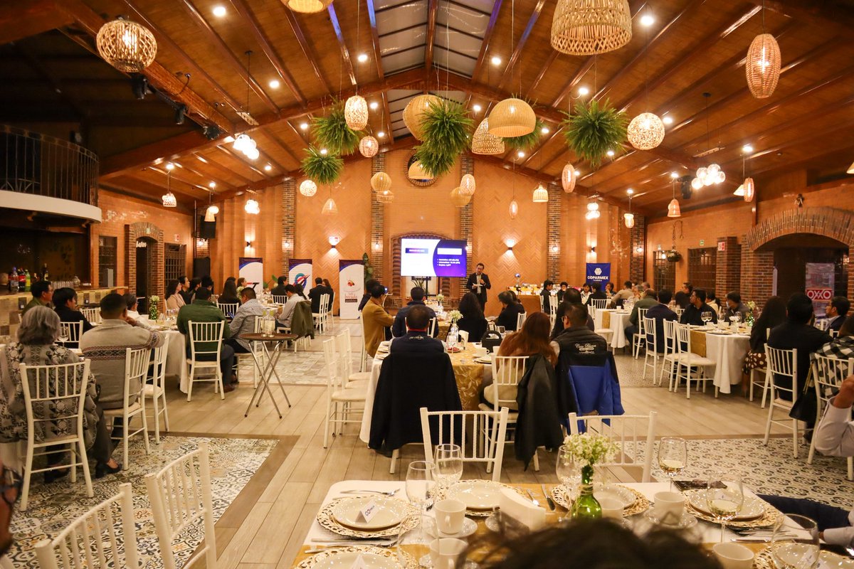 Gracias a quienes nos acompañaron en la Tercera Rosca de Reyes COPARMEX Tlaxcala 2026.

Seguimos construyendo, desde la unidad y el diálogo, un mejor entorno para el sector empresarial y para nuestro estado.

Boletín: facebook.com/share/p/17xj87…