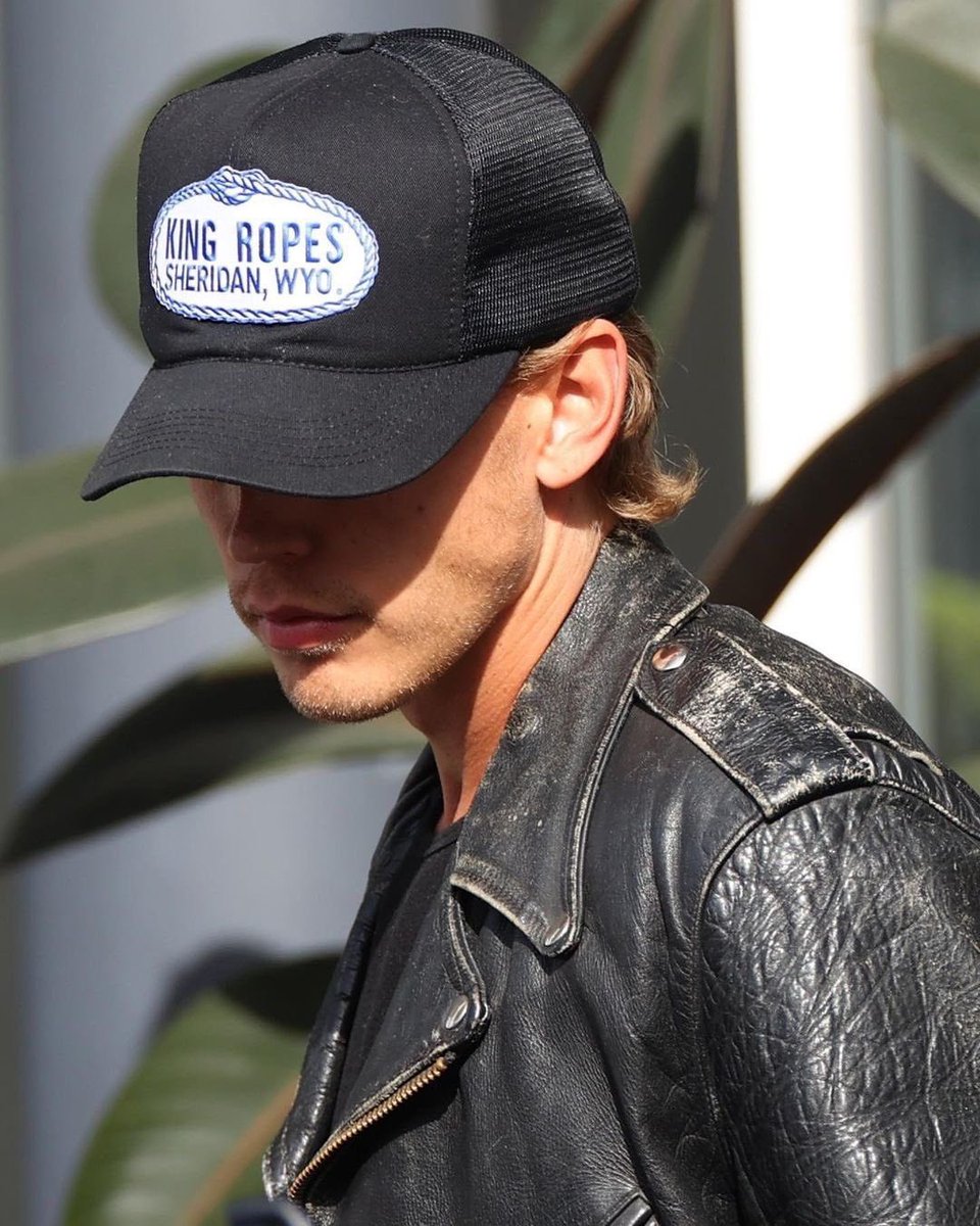 velvettempest's tweet image. king ropes hat i love you