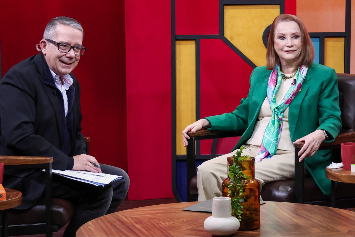 LauraI_Castillo's tweet photo. 📺 Un gusto conversar con @jenarovillamil para el programa #VersionesPúblicas. Estaré al aire este domingo 11 de enero a las 19:00 horas en el @canalcatorcemx. ¡No te lo pierdas! https://t.co/D5L9kmLkWz