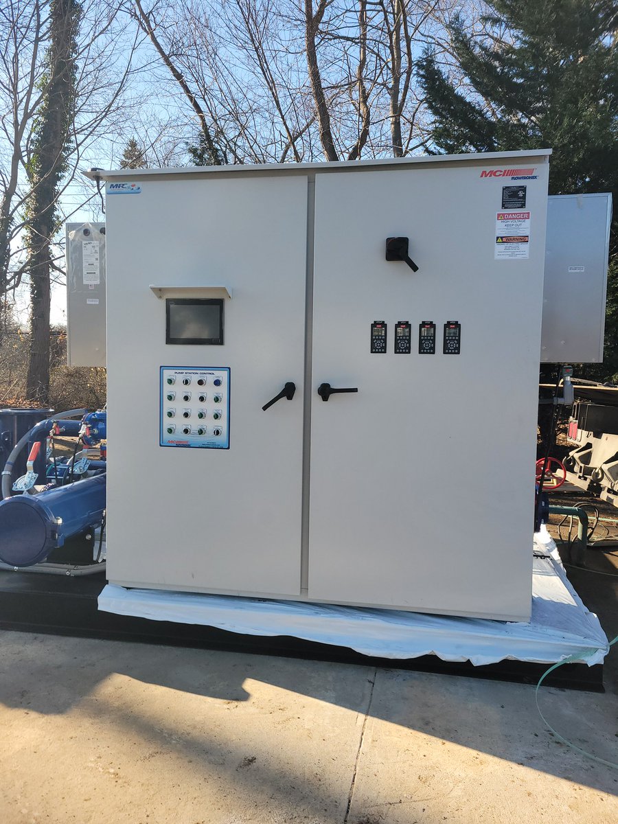 COMPLETEWELLLI's tweet photo. Out with the old and in with the new. New pumping station installed. MCI panel with (3) 75HP short shafts and a 25HP Jockey pump. The old station was 22ish years old. 
#storrtractor
#MCI https://t.co/6u2pROLuDY