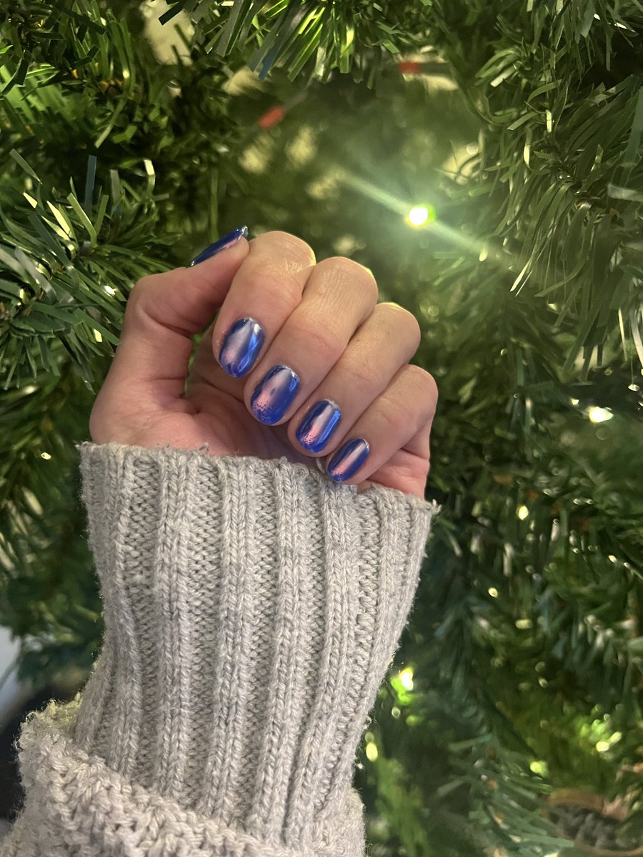 smiley11kylie's tweet photo. New year new nails💅🏼 https://t.co/T7GLwzwqXo
