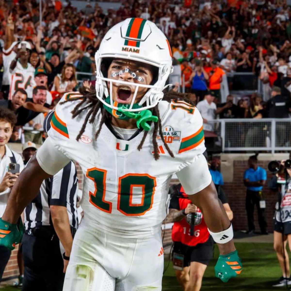 BallKnowledgeU's tweet photo. WR Malachi Toney
3⭐️ Recruit from Fort Lauderdale, FL

2025 Freshman Yr: 
🏈99 Rec
🏈1,089 Yds
🏈9 TDs

 #GoCanes https://t.co/NieUPuz7wM