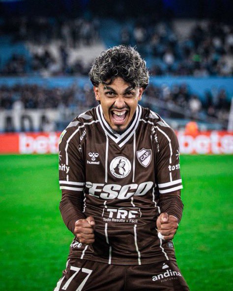 #Talleres 🔵⚪️ | ¿LLEGARÁN?

✅ ME INDICAN que César Ibáñez, Nicolás Tripichio, y Ronaldo Martínez estarían “A UNA FIRMA” (textual del mensaje) de Talleres.

🧐 En lo personal veo más factible que lleguen Ibáñez y Tripichio salvo que pongan buena plata por RM77.

🤷🏼‍♂️ ¿Se dará?