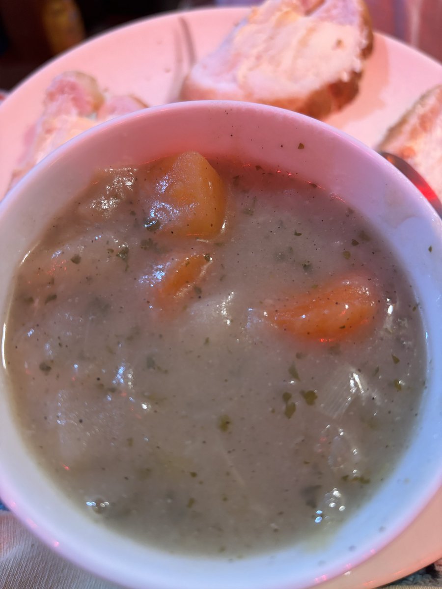 mi_shmash's tweet photo. Cawl always tastes better the day after 😊 #cawl https://t.co/NBgP0YozR3