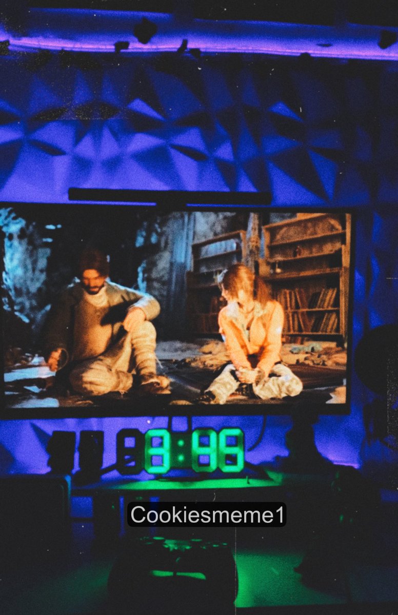 Cookiesmeme1's tweet image. وأحيانًا، نحتاج إلى أن ننسحب 
من ضجيج العالم،
نعود إلى أنفسنا،
نفعل ما نحب، ونصغي لصوتنا الداخلي.
هذه العزلة ليست ترفًا،
بل ضرورة تحفظ التوازن،
تعيد ترتيب الروح،
وتمنحنا القدرة على الاستمرار.✨