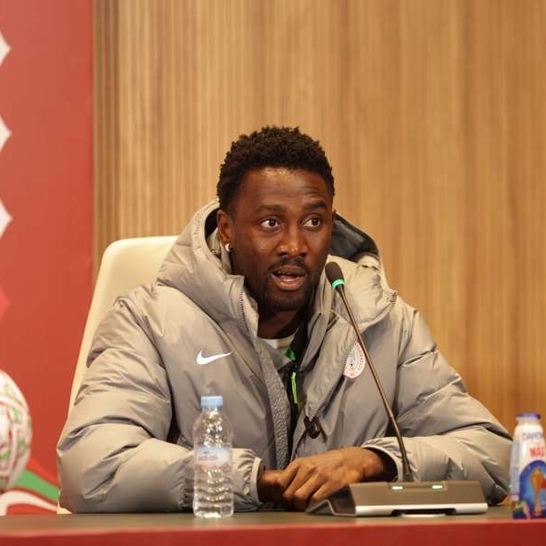TheMatchdayHQ's tweet image. 🚨🗣️ | 𝐍𝐄𝐖: Wilfred Ndidi (Nigerian captain) on the squad refusing to travel for the match against Algeria due to unpaid bonuses:

“I have told the team to train and prepare for the match against Algeria.”

“I will personally pay the bonuses for the players and staff if the…