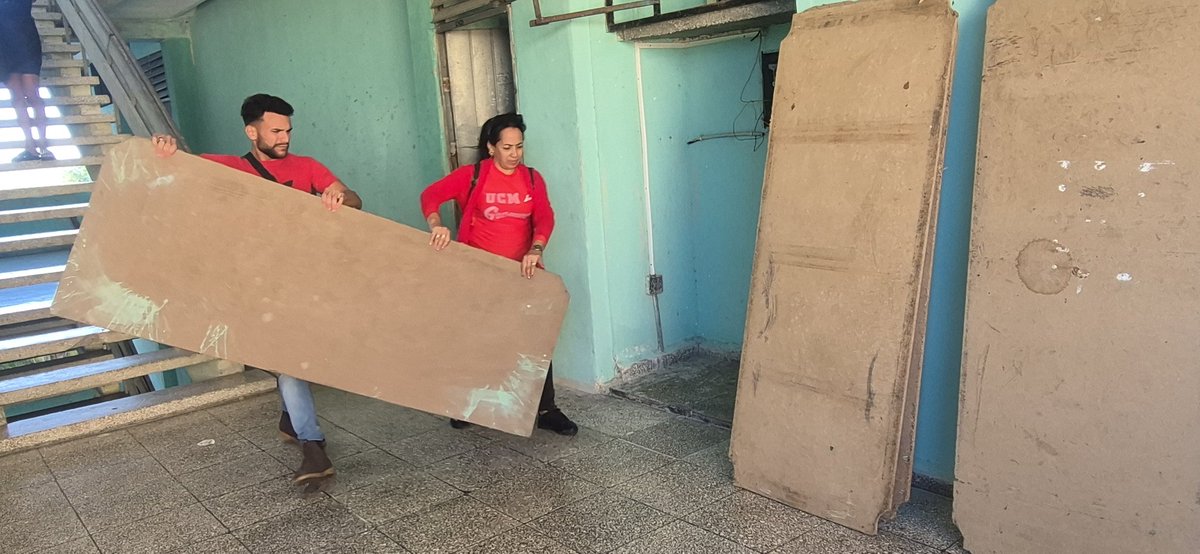 Se desarrolla una actividad productiva por parte del equipo de profesores en la residencia estudiantil, cómo parte dela culminación del proceso de mantenimiento constructivo dela torre número2.