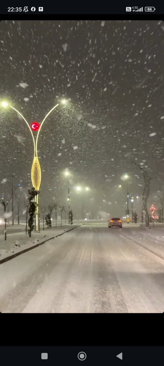 aylinkaa44's tweet image. Ne güzel demiş Mevlana;

Bir gün gelir,
Açmaz dediğin çiçekler açar.
Gitmez dediğin dertler gider.
Bitmez dediğin zaman geçer.
Hayat öyle bir sır ki ;
Önce şükür,
Sonra sabır,
Sonra da inanmak gerek..