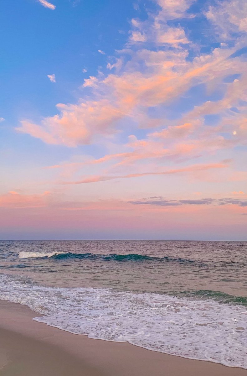 DINEIDES's tweet image. 雨降りそうな空模様
傘持って行こう 😴