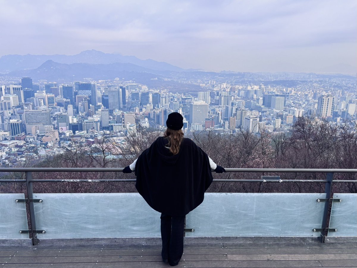 LydiaHasLayers's tweet photo. In other news, I went to Seoul this past December with my boyfriend, and we had a wonderful time. 🥰🇰🇷 https://t.co/USJ1ubzabc