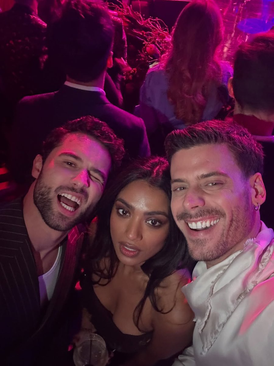 FrancoisANews's tweet image. Via Nadine Bhabha’s latest instagram post

"throuple night out"