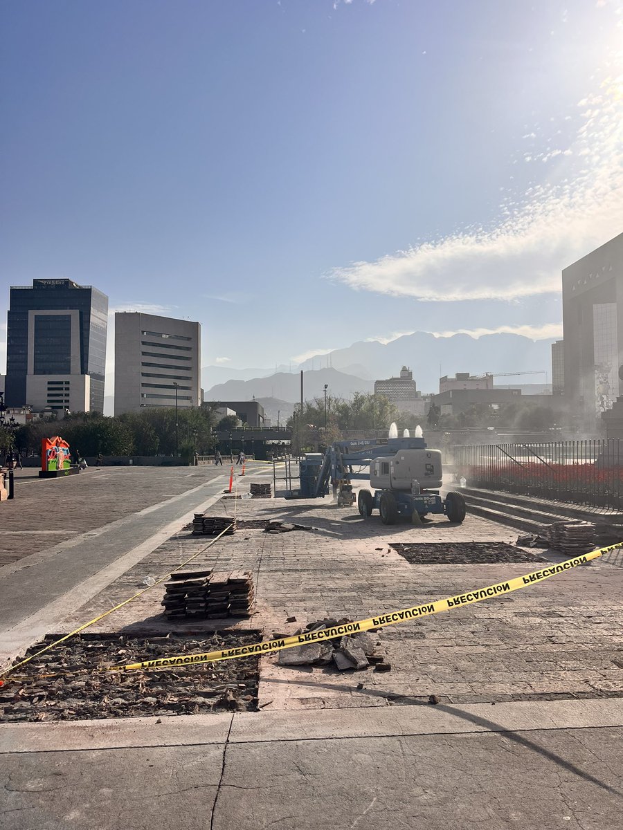 reforestacion's tweet photo. La transformación que estamos haciendo del Área Metropolitana de Monterey está basada en el árbol. 

Es el árbol nativo de Nuevo León el que va a darle una nueva personalidad a nuestra ciudad y a cada minuto que pasa, nos alejamos de esa muy arcaica idea de que “Monterrey es un desierto“ 

Prepárate para conocer  el “Monterrey es un Bosque" un bosque ciudadano. 

#conservamosárboles
#creamosfuturo
#derechoalasombra

@MedioAmbienteNL 
@nuevoleon 
@samuel_garcias 
@RaulLozanoC
