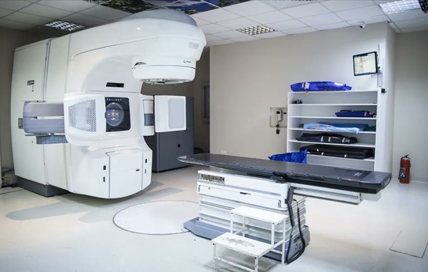 Sağlıkta çeteleşmenin sonu yok: Radyoloji skandalları arka arkaya patladı

Kamu hastanelerinde radyoloji hizmetlerinin taşeron firmalara devredilmesiyle hazırlanan MR ve tomografi raporlarında tespit edilen hatalar yeniden gündemde. Hastaların karşı karşıya kaldıkları tek tehlike