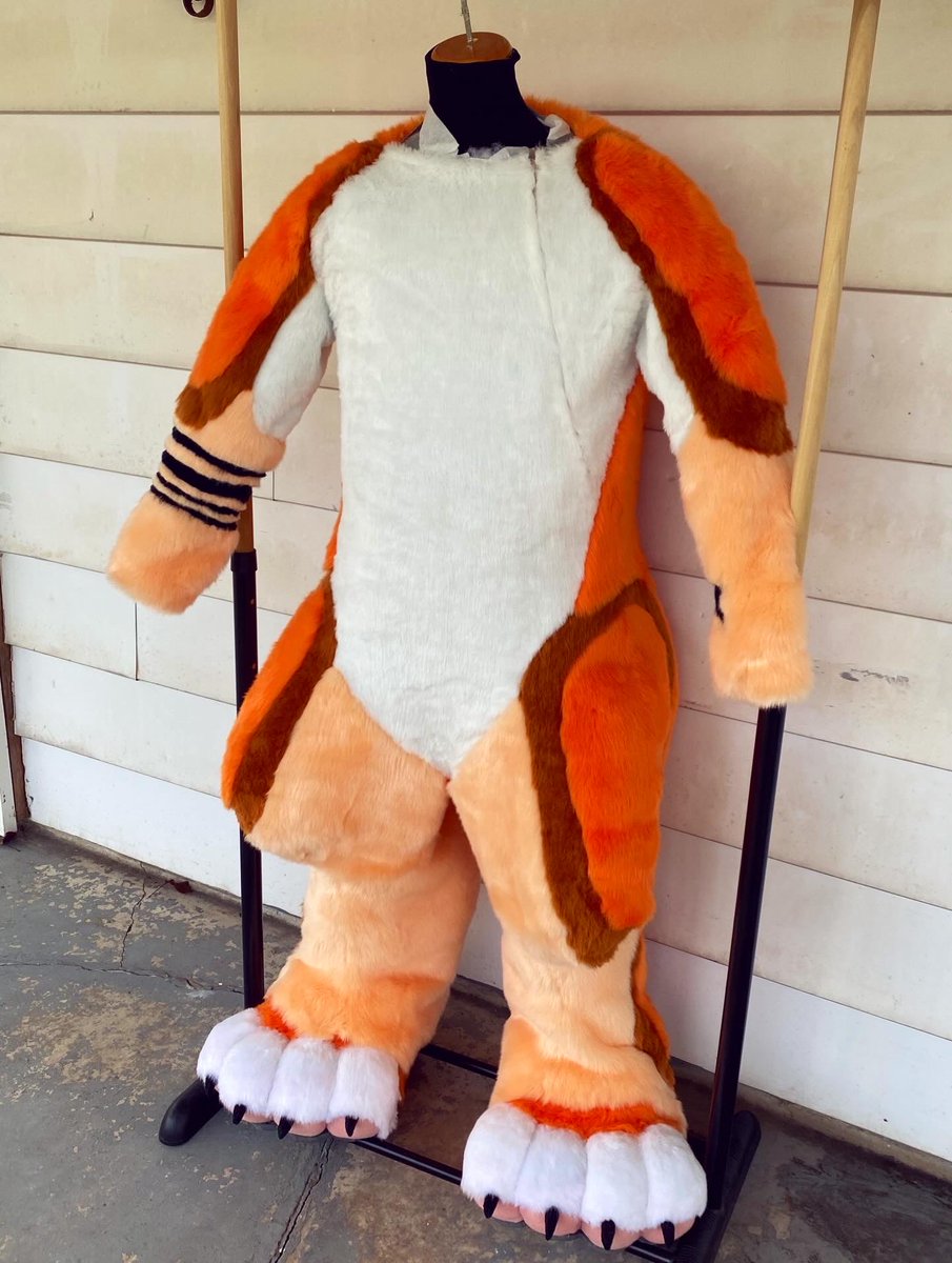 Finished with Atlas! Full pics to come :D #fursuit #fursuiter #fursuiting 🧡🤍