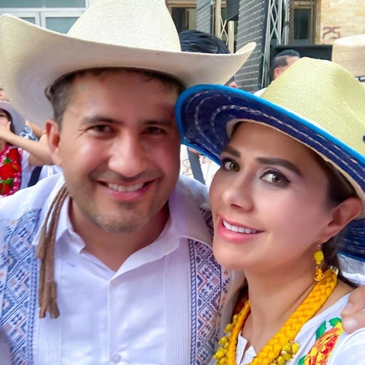 Enigmadelcrimen's tweet photo. 🤯Detienen a Yesenia Méndez, secretaria particular de #CarlosManzo, alcalde de #Uruapan, #Michoacán que fue asesinado

 ¡La traición escaló hasta el círculo más cercano! https://t.co/5dJYIqUKqQ