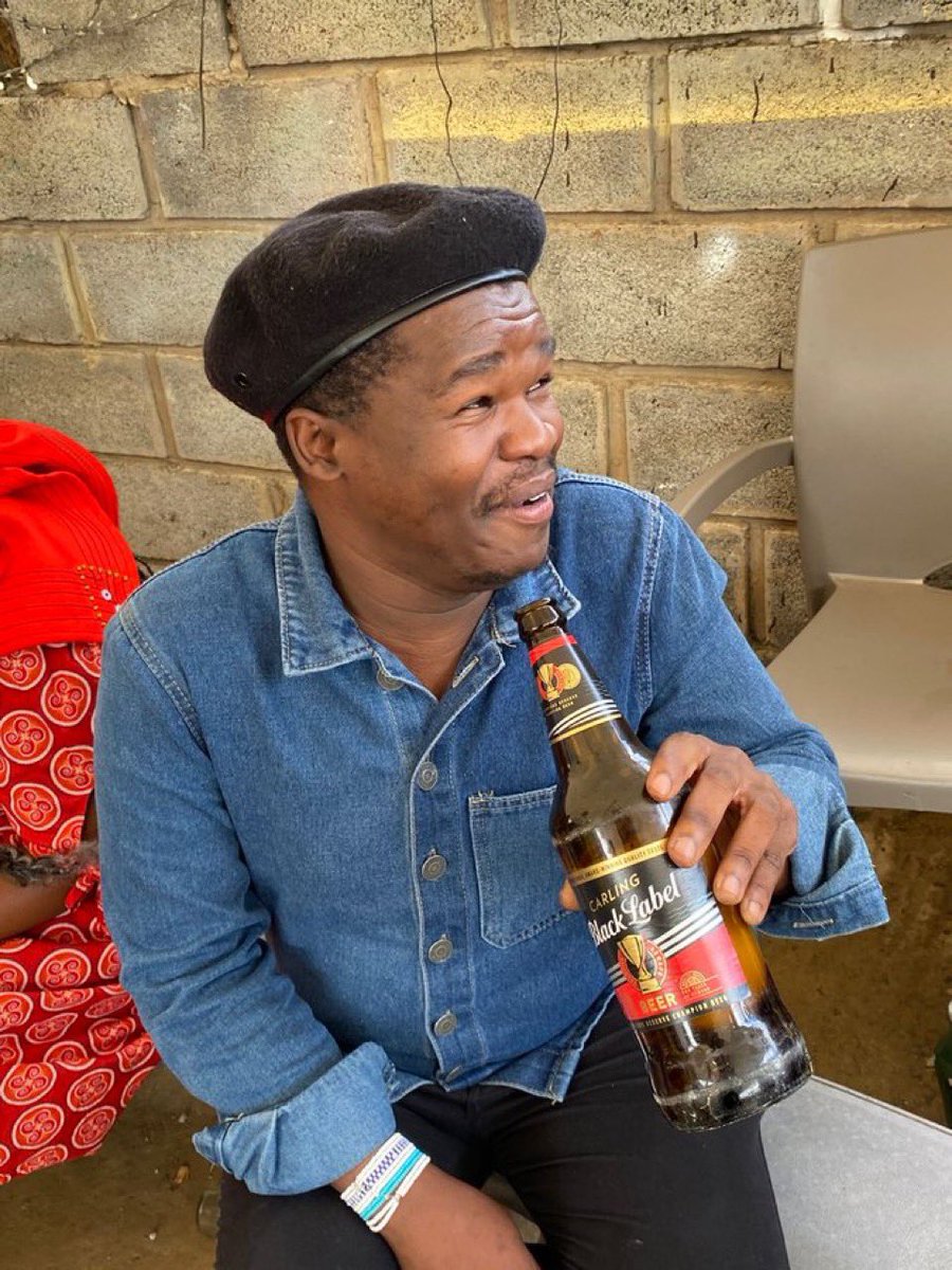 Nonyuzi's tweet photo. @Bubu38228218 @liberated694921 @MandisaMl Remove la“Never called her slay queen”.It’s Season 5,Episode 2, they were playing as a family then Makhumalo’s weave fell.Wabe sethi uMayeni sis slay queen.The 1st time etsho though uMakhumalo was wearing a white wig, wabe se ehleka uMayeni in in diary session embiza ISlay Queen https://t.co/JUdk2wX3P5