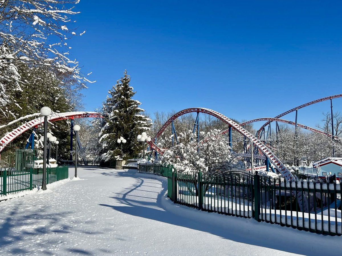 KoasterKyle's tweet image. Coaster track covered in New England snow just hits different. ❄️ 🎢 📷: @SF_newengland