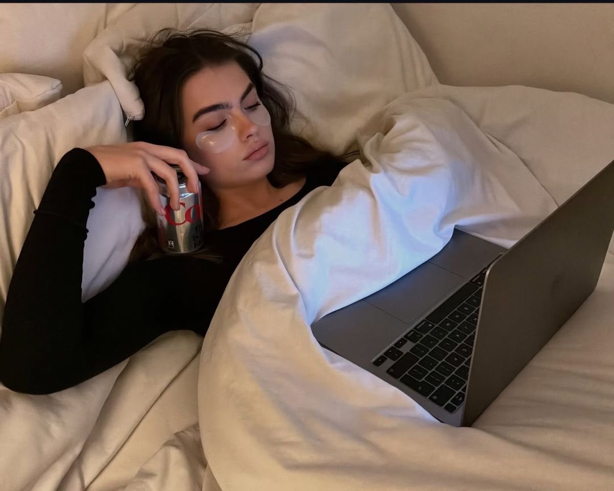 urbrunettemuse's tweet image. “sorry, got plans for this friday.”
the plans: