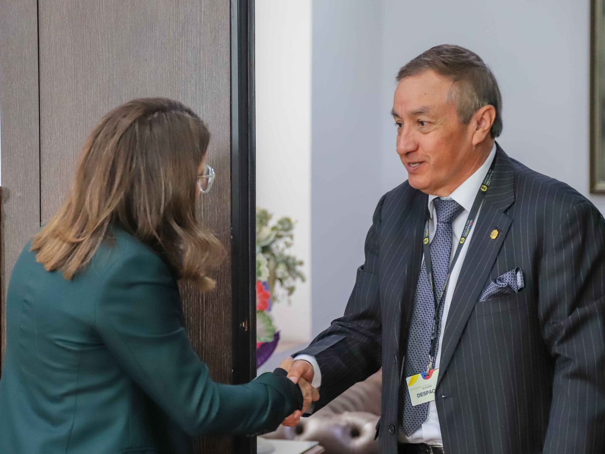 La Presidenta de la República reemplazante por ausencia temporal, <a href="/mjpintoec/">María José Pinto 🇪🇨 Ecuador</a>, mantuvo una reunión con los representantes del Foro Permanente de la Salud para conocer la propuesta “Plan Salud Ecuador 2050 – Por la Vida”, una iniciativa que brinda herramientas para el sistema