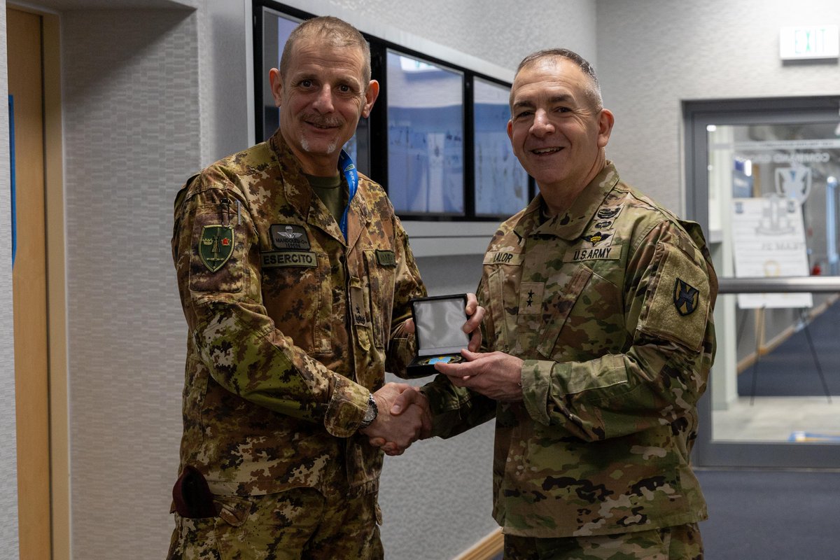 Maj. Gen. Michael Lalor, 21st Theater Sustainment Command commanding general, presented Italian Army Brig. Gen. Nicola Mandolesi, sector commander, United Nations Interim Force In Lebanon, with a 21st TSC challenge coin. https://t.co/qf1m8SMDes