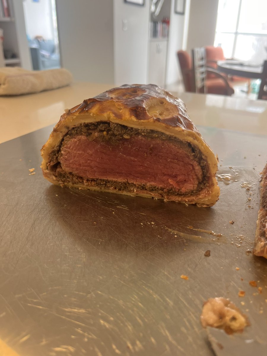 StupidusFede's tweet photo. El beef wellington que hacemos en esta casa https://t.co/bqetXkvJIn