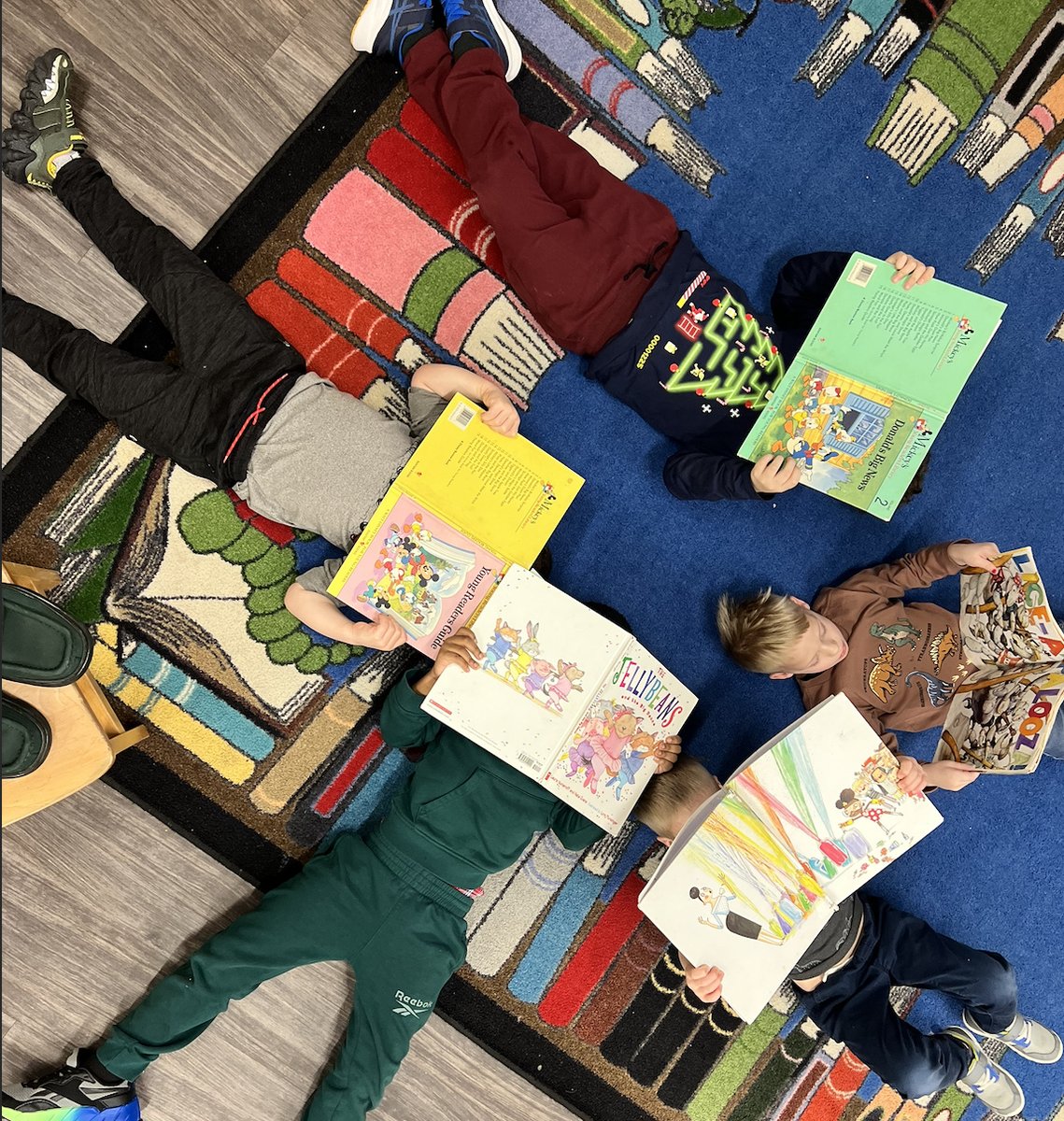 goddard337's tweet photo. 📚 Weekend Reading Challenge!
At Goddard, we love building early literacy skills and a lifelong love of reading 💙 What book will your family read together this weekend? Drop a 📖 in the comments after you finish, and be ready to tell Mr. Joshua all about it on Monday! https://t.co/p6F5Stdai6