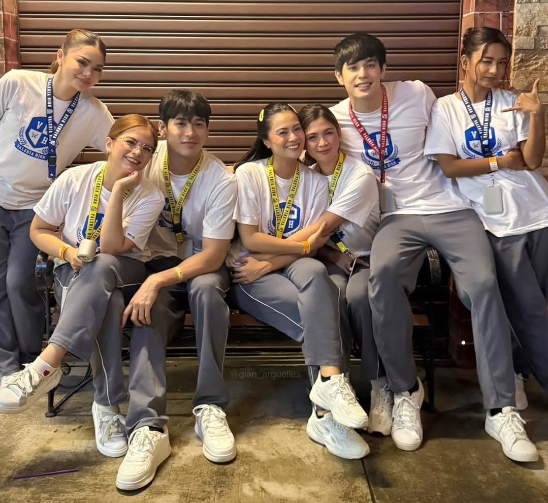 blueming23's tweet image. Via's protector 🥺🥺
Walanjo balik nalang tayo sa hs days, miss ko na kayoooooo 🤧🤧