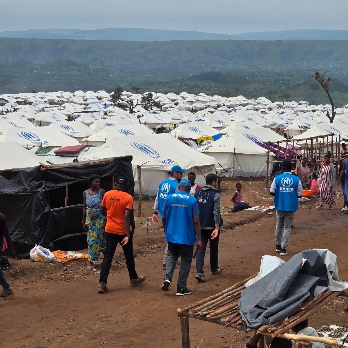 UNHCR_Burundi's tweet photo. The Head of Office @eu_echo🇪🇺Great Lakes visited Busuma #refugee site hosting nearly 67,000 people who recently arrived in🇧🇮 fleeing violence.The visit focused on assessing priority needs &amp;the ongoing response including site development and services to meet refugees' basic needs. https://t.co/geenkUpiCd