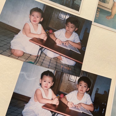 flamehanie's tweet image. JEONGHAN posted his &amp;amp; his sister’s baby picture 6 years ago today 🥹🤍

👼the one i talked about on warm cup of milk
👼baby picture~ heuheuheuheut

2 yo sub was crying while 6 yo jeonghan was totally chill, unbothered because he was studying 😭ㅋㅋㅋㅋㅋㅋ