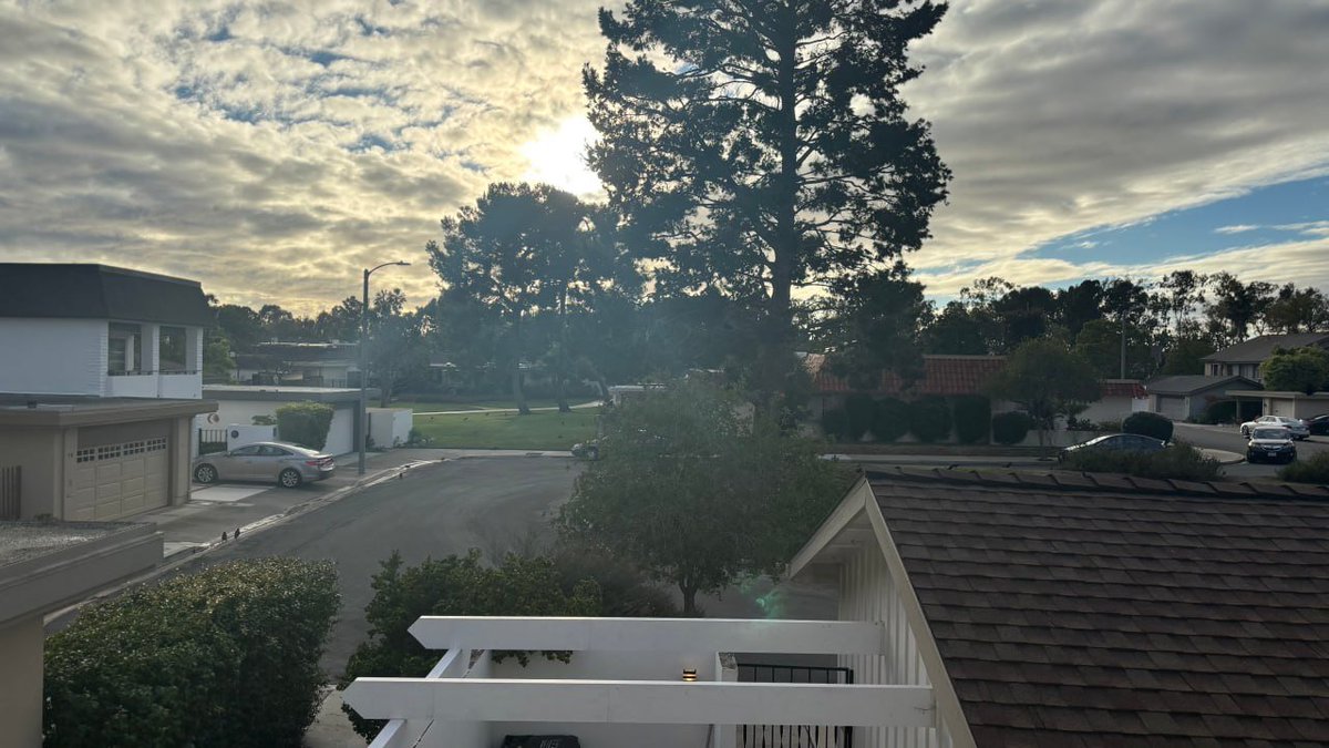 simonalberta2's tweet image. Some days you conquer the world. Some days you stay home.🌤️