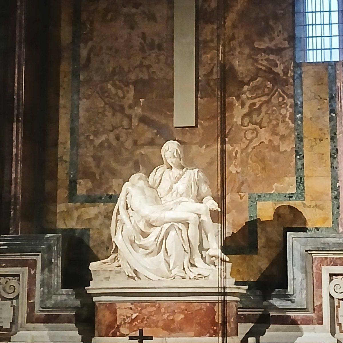 Gràcies al Tió, escapada per festes a #Roma, passada per (molta aigua). Gràcies a <a href="/Ryanair_ES/">Ryanair España</a>, aventura de dormir a l'aeroport!