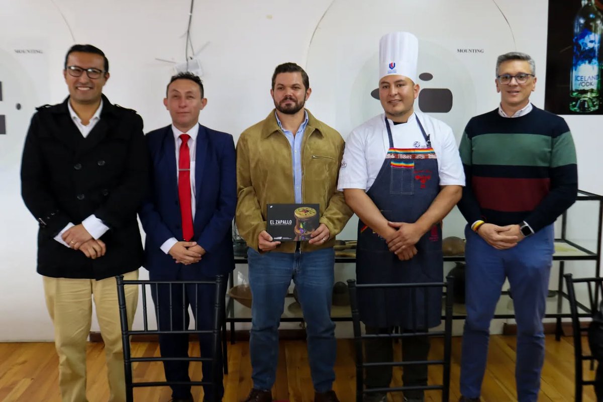 💡👷🏻‍♀️En Latacunga, el viceministro de Educación Superior, Mario Cuvi, visitó los Institutos Técnicos Superiores Cotopaxi y Vicente León, donde recorrieron sus instalaciones y dialogaron con docentes y estudiantes.
#ElNuevoEcuador