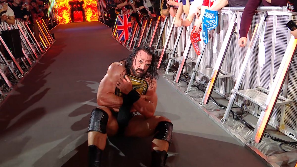 Cultaholic's tweet photo. Drew McIntyre, finally, is WWE Champion in front of fans. https://t.co/SVRvk3UHyn