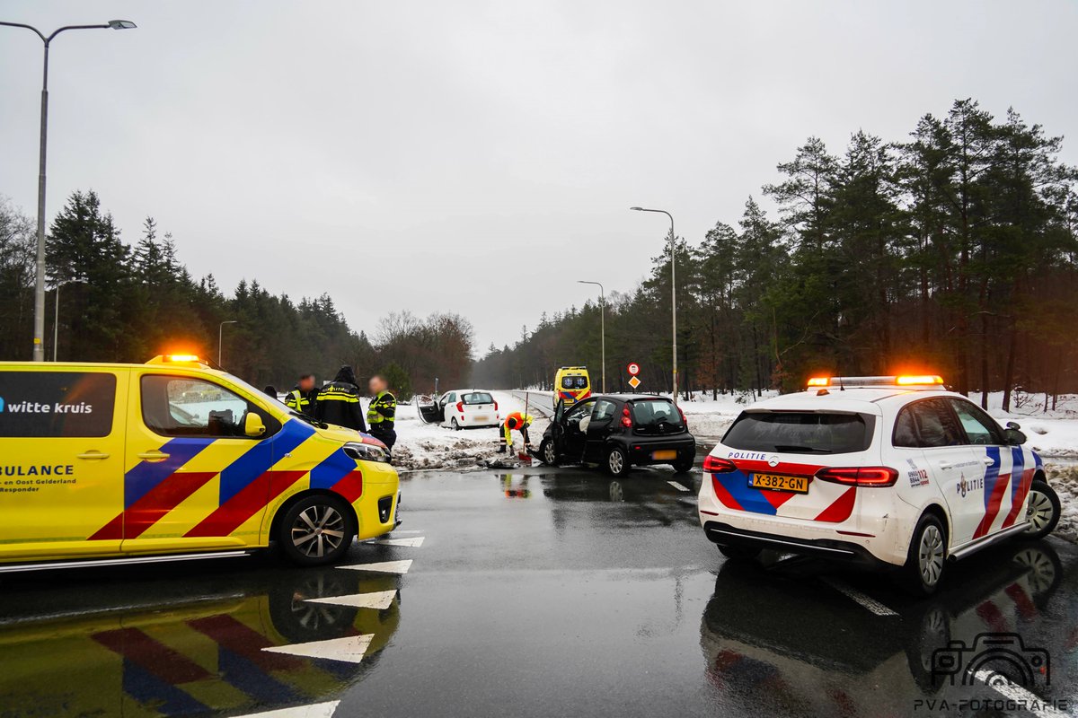 Twee gewonden na ongeval tussen twee auto's