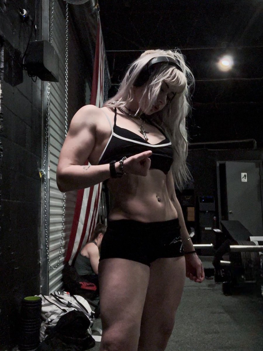 NattyNat696's tweet photo. - 25 años. 
- Gymrat. 
- Le gusta la comida japonesa y coreana. 
- No le gusta que la toreen. 
- Estudiante de Artes Deportivas. 
- Ruda, testaruda y cercana. 
- No le gusta la gente creida. 
- Criada en Noruega por padres adoptivos.

  #Freerol #Sexrol https://t.co/jVgec8p7Ve