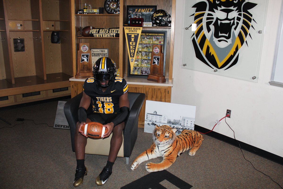 MarialAmerdid's tweet image. #AGTG I’m blessed to receive an offer from fort hays!!!!