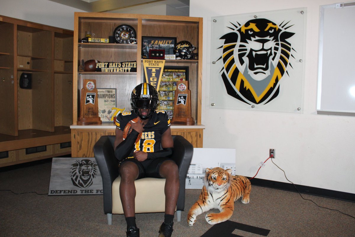 MarialAmerdid's tweet image. #AGTG I’m blessed to receive an offer from fort hays!!!!